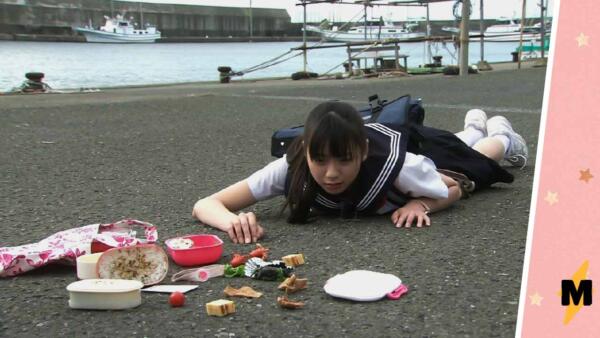 Кого винить в проблемах. Упавшая японская школьница в мемном тренде подскажет одним взглядом