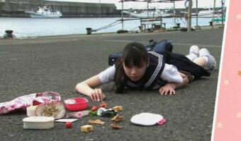 Кого винить в проблемах. Упавшая японская школьница в мемном тренде подскажет одним взглядом