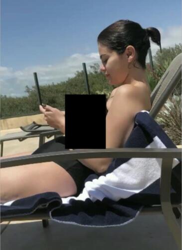 Gomez nude icloud selena Selena Gomez