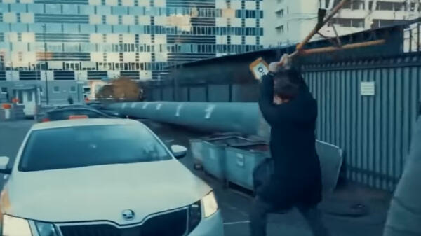 Таксист Вадим обиделся на Мурада за разбитое стекло на машине. Стал бойцом, но вызвал на ринг Шведа