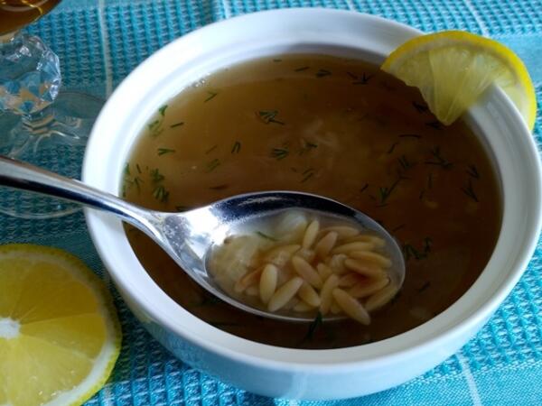The blogger cooked Egyptian soup and threatened the Russians.  In a saucepan, place the pasta, bouillon cubes and lemon