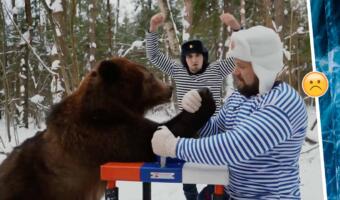 Блогер Кирилл Сарычев снял армрестлинг с медведем, разозлив иностранцев. Поборол зверя голый по торс