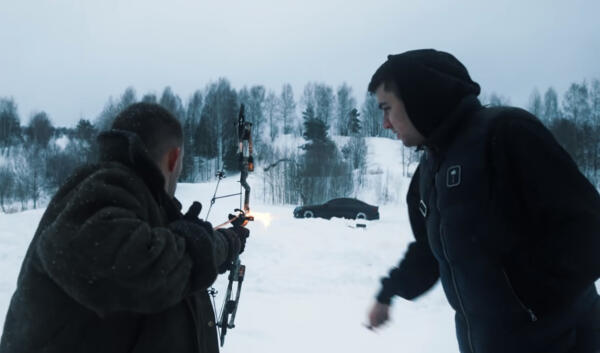 В Сети ругают Михаила Литвина, взорвавшего БМВ. Поджёг авто стрелой якобы ради Саида Губденского