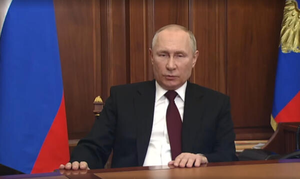 Часовое обращение Владимира Путина про Донбасс попало в шутки. В мемах - репетитор по истории и кот