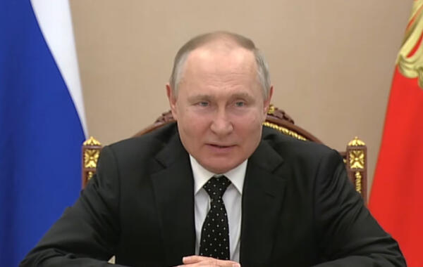 Совещание Владимира Путина о санкциях попало в мемы. Глава ЦБ в чёрном как на похоронах
