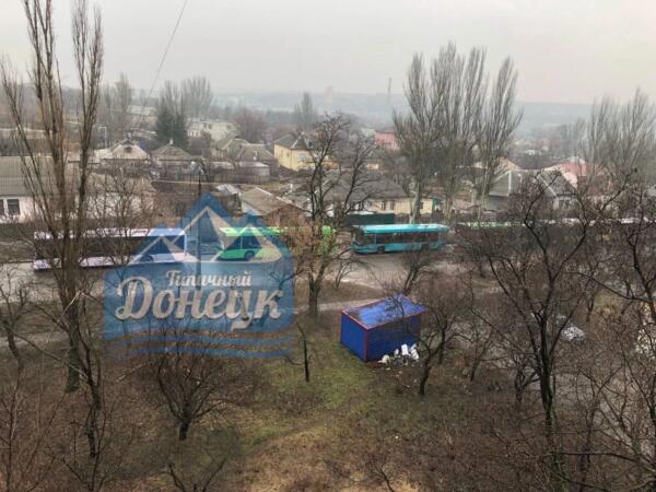 Как проходит эвакуация в Донецке. На видео из ДНР - очереди у банкомата и громкий вой сирен