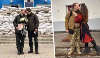 Снимки со свадеб молодожёнов из Украины облетели соцсети. На фото — невесты в военной форме и фате
