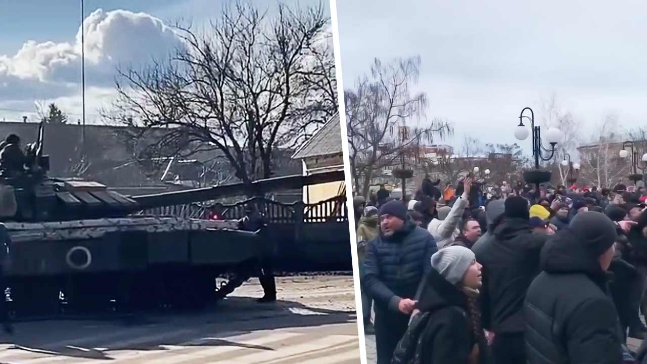 Как на Украине встречают российских солдат. Падают на колени перед танками и «выгоняют» армию криками