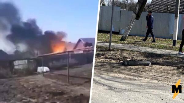 Очевидцы показали село Климово после обстрела. На кадрах - снаряды в асфальте и горящие дома