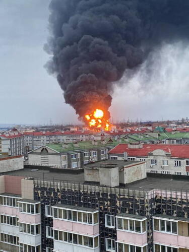 Как на заправках Белгорода образовались очереди после взрыва нефтебазы. Горожане боятся дефицита топлива