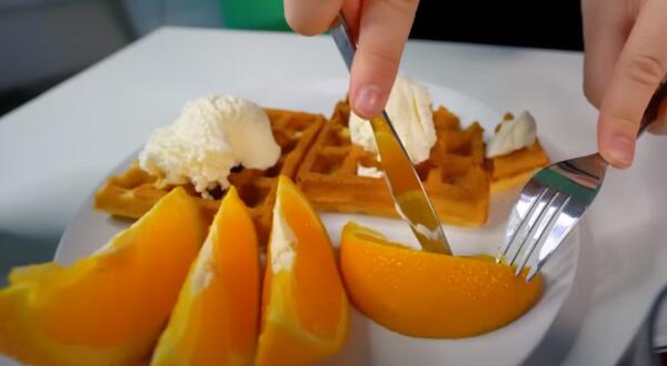 Американский завтрак с вафлями и креветки. Блогеры попробовали последнюю еду Lil Peep и XXXTentacion