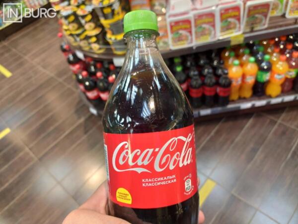 Рядом с надписью "Классическая" - "Классикалык". Как в магазинах РФ заметили "Кока Колу" из Киргизии