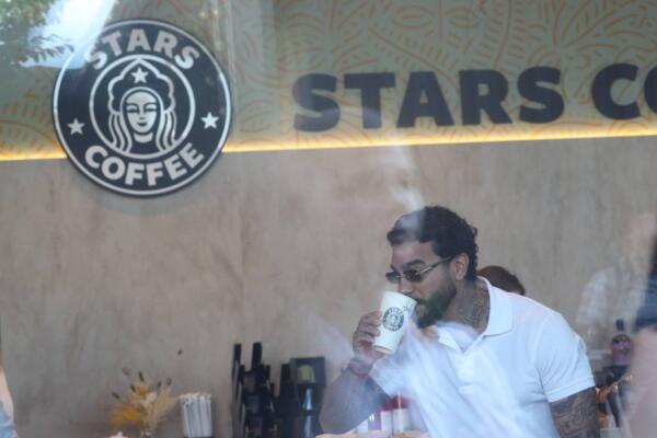 Кофе среднего рода и лого из чата WhatsApp. Stars Coffee не успел открыться, а уже попал под насмешки
