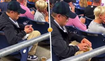 Фанат бейсбола на стадионе «изобрёл» трубочку-закуску. Потягивал пиво через сосиску для хот-дога