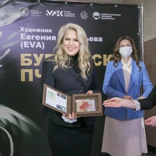 Как сейчас выглядит экс-чиновница Минобороны Евгения Васильева. Из серьёзной дамы в светскую львицу-блондинку