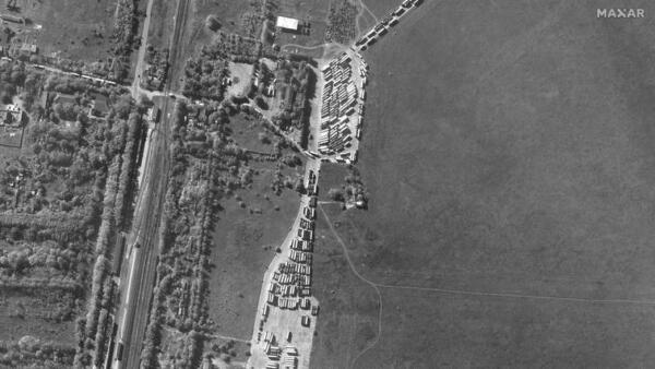 На спутниковые фото попали огромные очереди из фур. Ждут переправы в Крым