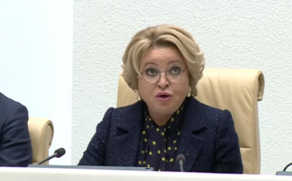 Валентина Матвиенко учительским тоном отчитала сенаторов за опоздание на пленарное заседание Совфеда