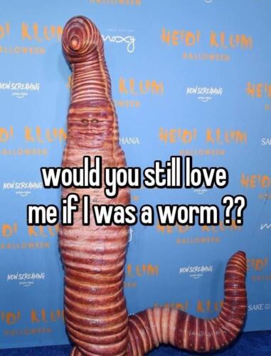 Хайди Клум в образе червя с вечеринки угодила в мемы. В них актриса стала шаурмой и мудрым деревом