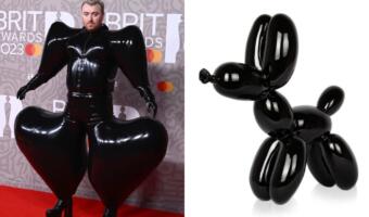 Латексный костюм Сэма Смита на Brit Awards 2023 стал мемом. В пикчах певец прячет в штаны ручную кладь