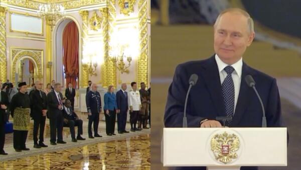 На видео Путин ждёт аплодисментов от послов в Кремле. Три раза намекает на конец встречи, но тщетно