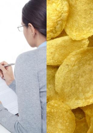 Что говорит о человеке любимая пачка чипсов. Психолог проанализировала вкусы «Соль», «Лук» и «Креветка»