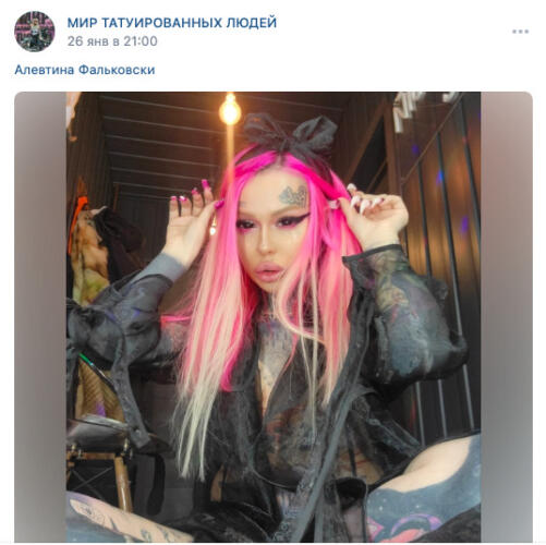 Фанаты "КиШ" создали петицию из девушки, которая снялась на могиле Горшка в трусах