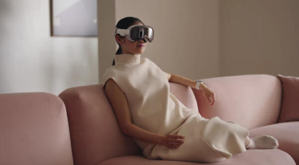 Apple презентовала AR-очки Vision Pro. Шлем дополненной реальности за $3499 долларов встретили мемами