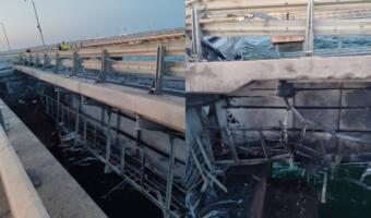 Что известно о взрыве на Крымском мосту. На видео – разрушенный пролёт, покорёженное авто и длинные пробки