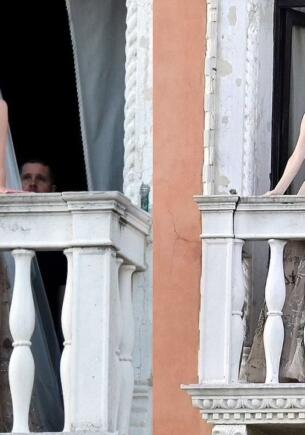 В Сеть попали фото со свадьбы Ани Тейлор-Джой. Невеста в Dior позирует на балконе палаццо в Венеции
