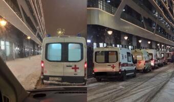 Очереди из машин скорой помощи в инфекционных больницах Москвы попали на видео